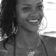 A cantora Rihanna curte praia em Barbados e publica fotos no Instagram