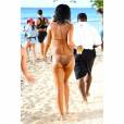 Dia de sol e mar marca fim de semana de Rihanna em Barbados