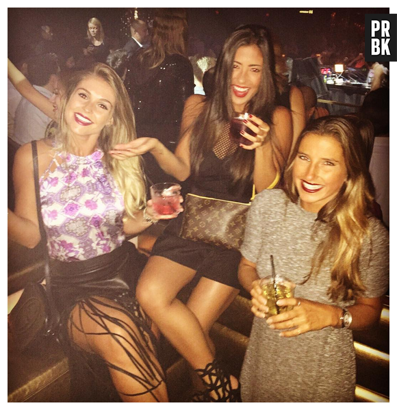 Tayna Hanada, namorada de Gabriel Medina, curtindo a noite de Las Vegas com as amigas