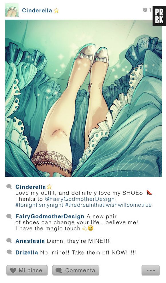 Cinderella mostrando o novo sapatinho que comprou!