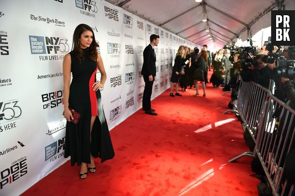 Nina Dobrev e Austin Stowell arrasaram pela primeira vez juntos num tapete vermelho