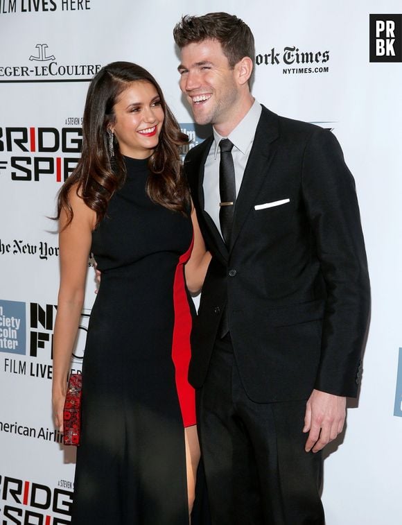 Nina Dobrev prestigia Austin Stowell na première do filme do namorado, "Ponte de Espiões"