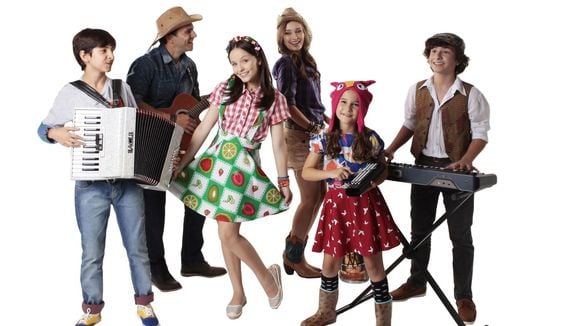 Novela "Cúmplices de um Resgate": banda de Manuela (Larissa Manoela) participa de concurso!