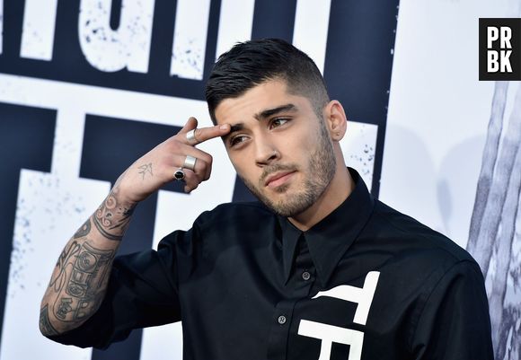 Zayn Malik, assim como os integrantes do One Direction, também não teve uma boa experiência com o primeiro beijo. Foi aos 11 anos e o rapaz precisou subir em um tijolo pois a garota era mais alta que ele