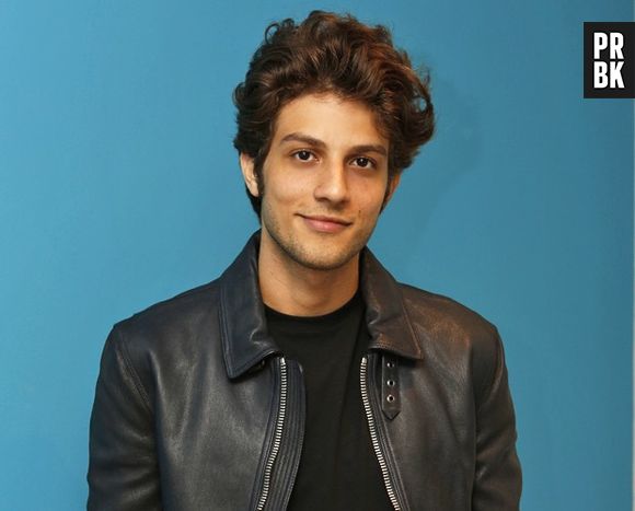 Chay Suede tinha 11 quando beijou pela primeira vez, já a menina tinha 16!