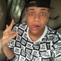 MC Duduzinho, voz que acompanha Anitta em "Totalmente Demais", fala sobre carreira e mais!