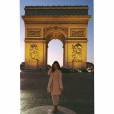 Kéfera mandou muito bem no clique do Arco do Triunfo, em Paris!