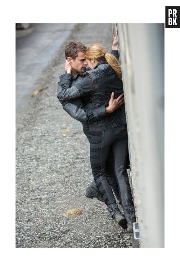 Quatro (Theo James) e Tris (Shailene Woodley) vivem romance em "Divergente"