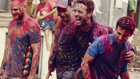 Coldplay com ingressos esgotados no Brasil? Fãs disputam entradas e reclamam de filas no Twitter!