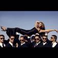 Ativista do feminismo, Beyoncé é carregada por homens como diva