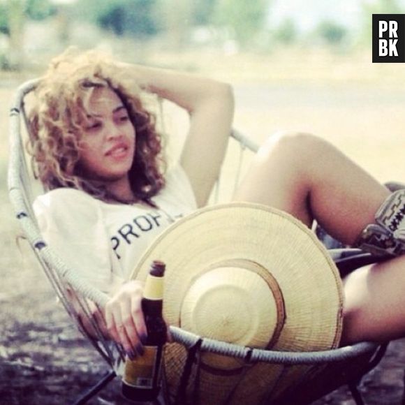 Beyoncé mostra os pernões dourados em foto no Instagram