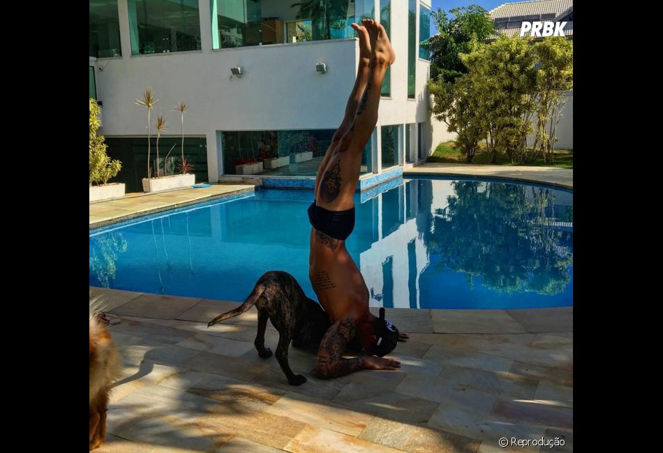Lucas Lucco Resolveu Aproveitar O Dia De Folga Para Curtir A Piscina Da Sua Casa Purebreak