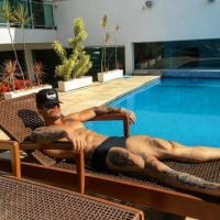 Mc Gui Publica Foto De Sunga Da Sarrada Na Beira Da Piscina E Recebe Elogios Purebreak