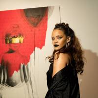 Rihanna vai lançar o "ANTI"? Cantora publica foto ouvindo o novo CD no Twitter e fãs surtam!