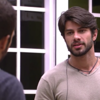 No "BBB 16", Renan elogia Sabrina Sato e comenta sobre corpo de Munik com Matheus: "Princesinha"