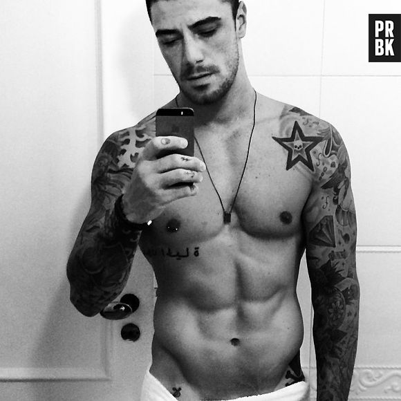 Felipe Titto, que voltou a novela "Malhação", chama a atenção por seu corpão definido! Ator tem 1,82m de altura