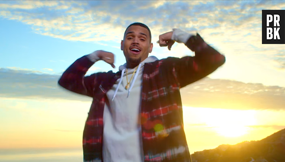 Rapper Chris Brown não é pequeno não, minha gente! O gato tem 1,85m