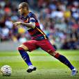 Neymar Jr. arrasa com a bola no pé