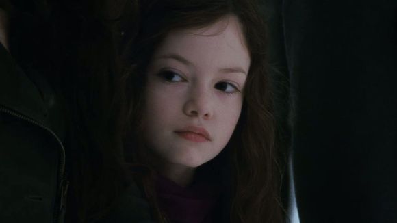 De "Crepúsculo": lembra de Renesmee? Saiba por onde anda Mackenzie Foy, a intérprete da menina!