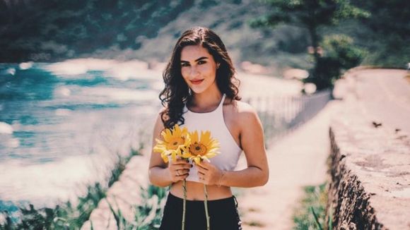 Lívian Aragão, de "Malhação", completa 17 anos e faz postagem de aniversário no Instagram!