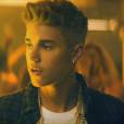 Justin Bieber fica hipnotizado por loira no clipe de "Confident"
