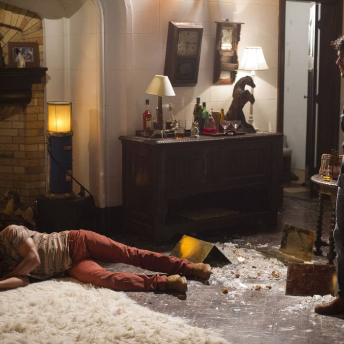 Virgílio (Nando Rodrigues) acabará no chão depois da briga com Laerte (Guilherme Leicam) na trama de &quot;Em Família&quot;