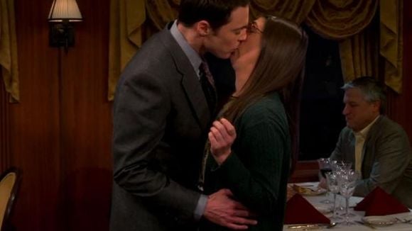 Em "The Big Bang Theory": Sheldon e Amy se beijam na 7ª temporada!