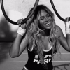 Beyoncé sorri e mostra seu corpão com os looks da "Ivy Park", sua nova coleção