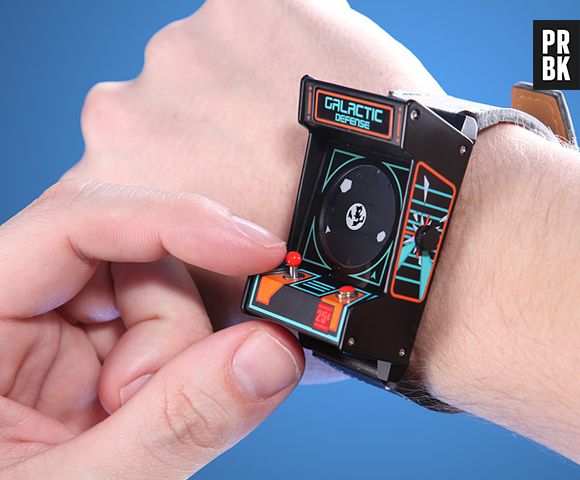 "Classic Arcade Wristwatch" traz elementos do jogo "Asteroids"