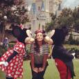 Ivete Sangalo recebe dois beijinhos especiais na Disney
