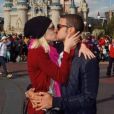 Olha eleeeees! Tem coisa mais romântica que essa foto de Sophia Abrahão e Sérgio Malheiros na Disney?