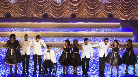 Na 5ª temporada de "Glee": Saem fotos das Nacionais e Finn é homenageado!