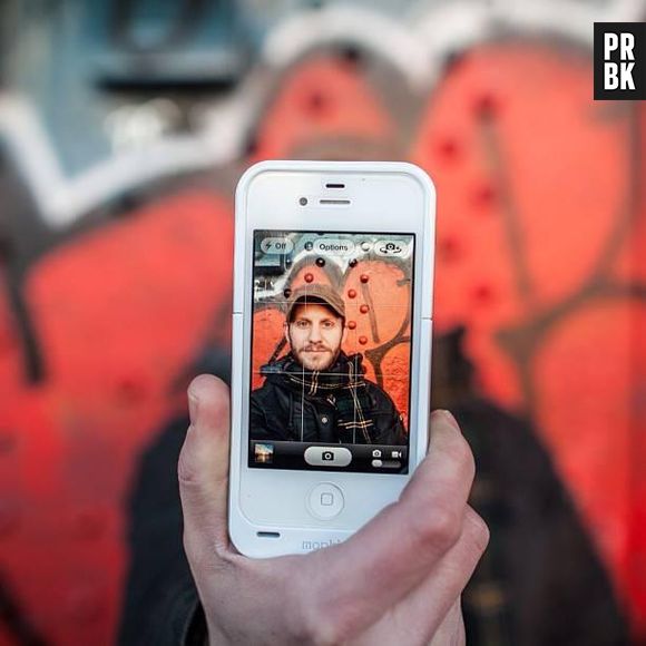 Peça alguém para fazer o clique ou aproveite o timer do celular