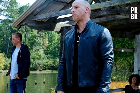 Paul Walker e Vin Diesel em cena de "Velozes e Furiosos 7"