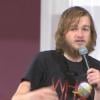 Angus T. Jones. de "Two and a Half Men", em palestra sobre fama, na igreja adventista do sétimo dia, no Texas