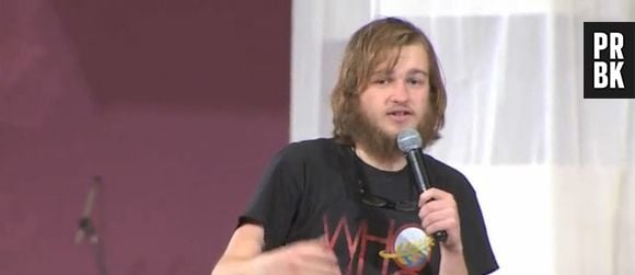 Angus T. Jones. de "Two and a Half Men", em palestra sobre fama, na igreja adventista do sétimo dia, no Texas