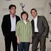 Elenco original de "Two and a Half Men", Charlie Sheen, Angus T. Jones e Jon Cryer, em 2008