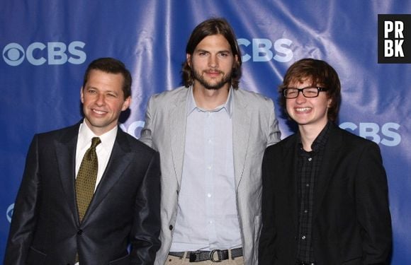 Elenco de "Two and a Half Men", Jon Cryer, Angus T. Jones e Ashton Kutcher, em 2011