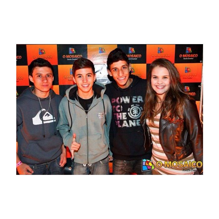 Biel posa com amigos antes da fama no show do Gusttavo Lima na sua primeira foto no Instagram