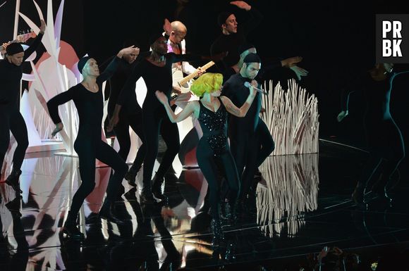 Lady Gaga em uma de suas apresentações de dança