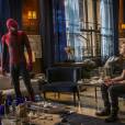 O Homem-Aranha (Andrew Garfield) se encontra com Harry Osborn (Dane Dehaan) em "O Espetacular Homem-Aranha 2"