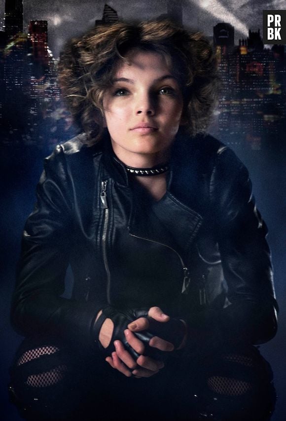 A jovem atriz, Camren Bicondova, interpreta a mulher gato na "flor da idade"