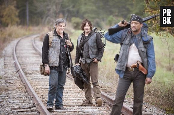 Daryl (Norman Reedus) vive em grupo de bandidos para sobreviver em "The Walking Dead"