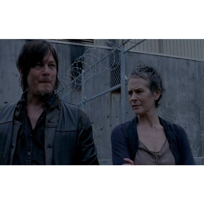  Em &quot;The Walking Dead&quot;,&amp;nbsp;Carol (Melissa McBride) e Daryl (Norman Reedus) vivem tens&amp;atilde;o amorosa 