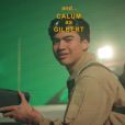 Do 5 Seconds of Summer, Calum é mais um corajoso no clipe de "Girls Talk Boys", da trilha de "Caça-Fantasmas"