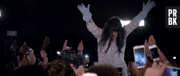 Rihanna libera vídeo da faixa "Goodnight Gotham"