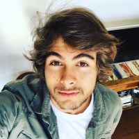 Rafael Vitti, da novela "Rocky Story", é agarrado por fãs em show de Luan Santana! Confira