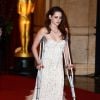 Kristen Stewart chegando no Oscar de 2013, nem as muletas ofuscaram a beleza da nossa aniversariante