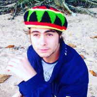 Rafael Vitti, de "Rock Story", aparece de sunga no Instagram e fãs elogiam boa forma! Confira