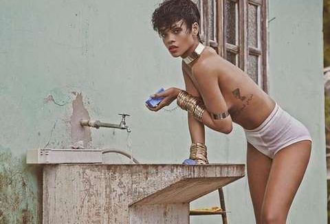 Rihanna aparece seminua em primeira foto oficial para revista brasileira